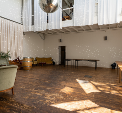 04_celebration_robinroom-410x380