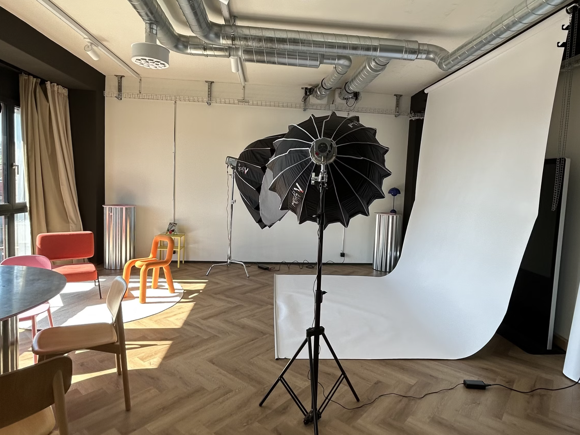 Versatile Studio for Photo or Video and Podcasts - Raum mieten in Dübendorf